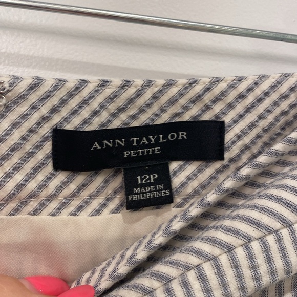 Ann Taylor pin stripped knee length skirt fully lined slit in back size 12 - Picture 4 of 6